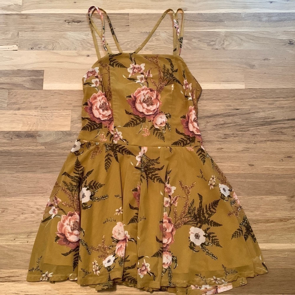 XHILARATION Strappy Flowy Short Mustard and Floral Romper Women’s S